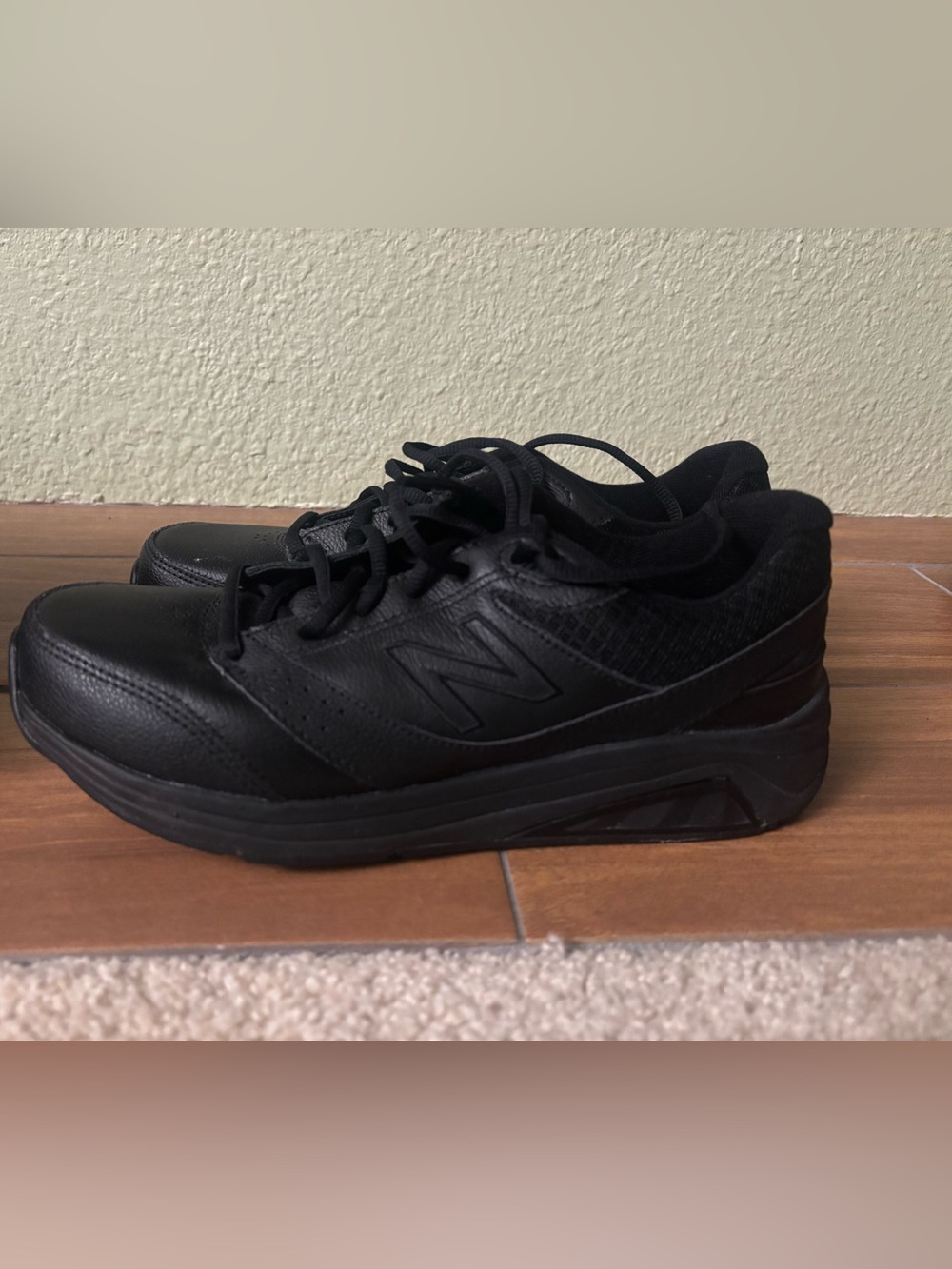 New Balance 928v3 in
Black Leather Tennis Shoes Size: 9